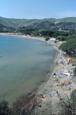 Blick ber den Golf von Lacona auf Elba